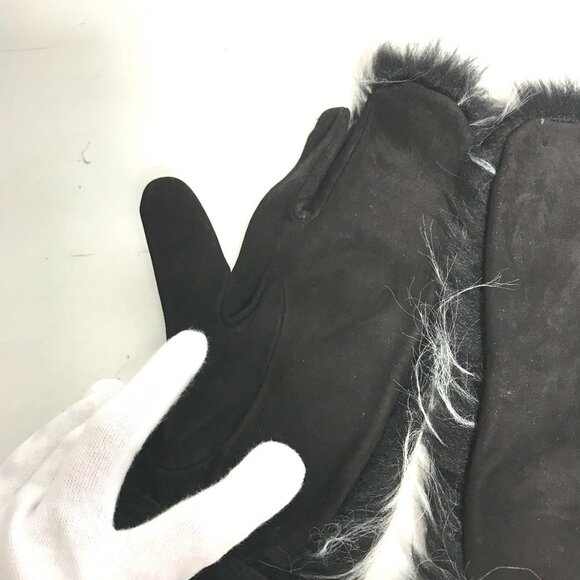 CHANEL Black Love Gloves - Picture 6 of 9